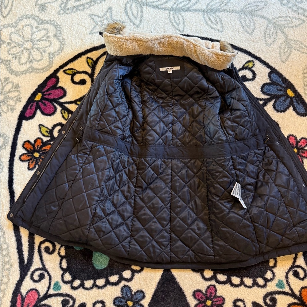 🧥 DKNY Navy Quilted Lined Parka Jacket - Medium - Detachable Faux Fur Hood - Picture 12 of 16
